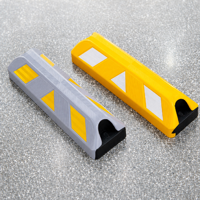 Comprar Reflective Rubber Wheel Stop for Commercial Parking Areas Asphalt & Concrete Surfaces Fabricación en línea
