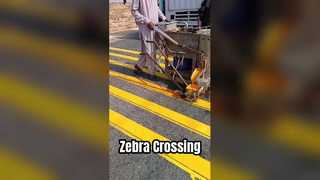 Renovación del paso de cebra en Pakistán | Pintura termoplástica amarilla para señalización vial